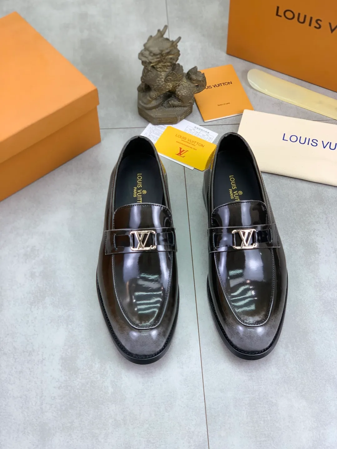 Men's shoes 💰P460💰[New model] Water-dyed cow lining 🆘 LV Louis Vuitton business leather shoes, made of original imported Italian 🇮🇹 calfskin, full cowhide lining, carefully handmade by professional shoemakers, the original version is specially designed for wear-resistant outsole. Standard code: 39-45 5️⃣color🉑️select